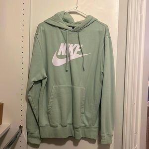 Medium Women’s Nike Sweatshirt